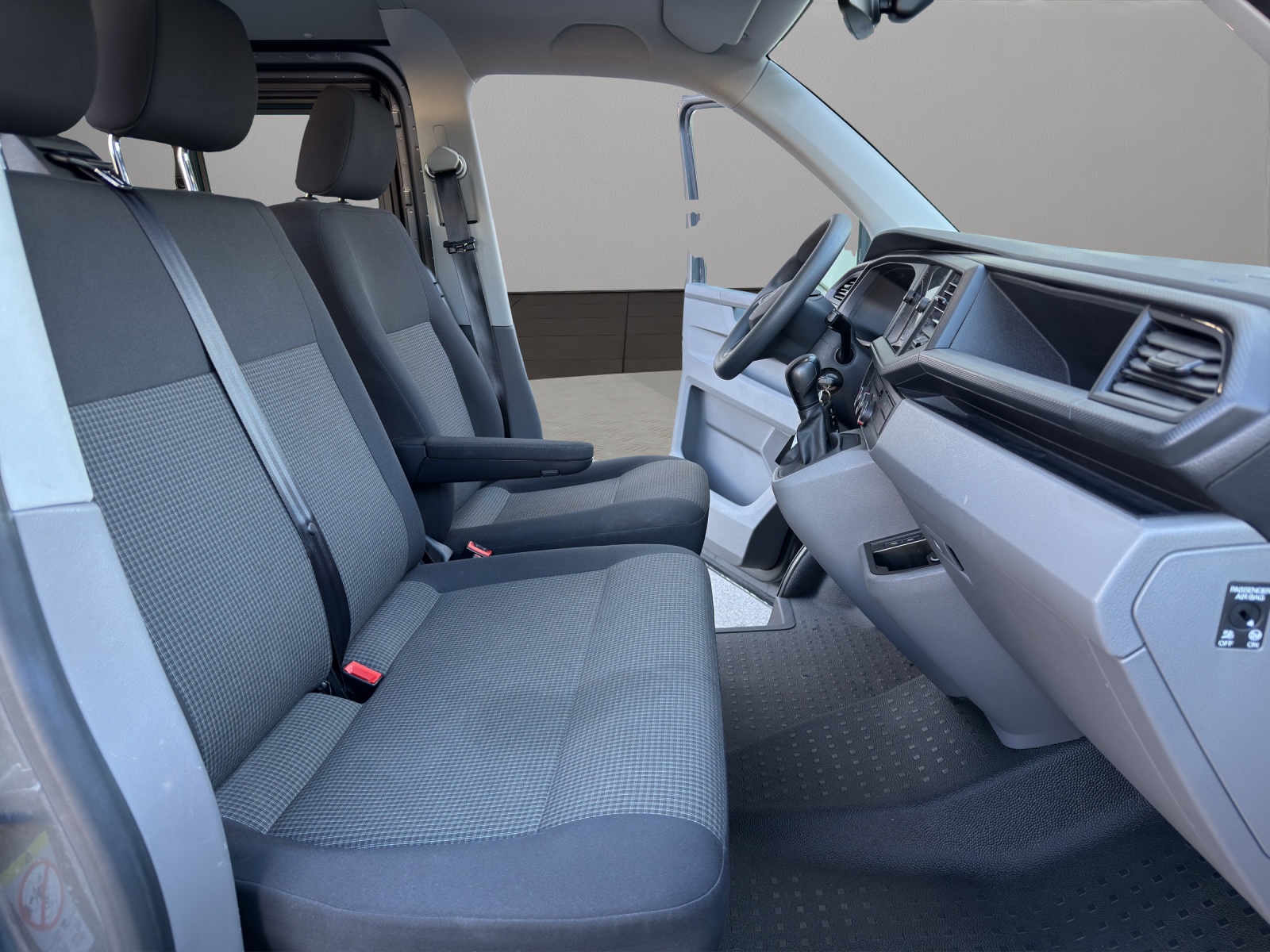 VW T6.1 2.0 TDI DSG-image-16
