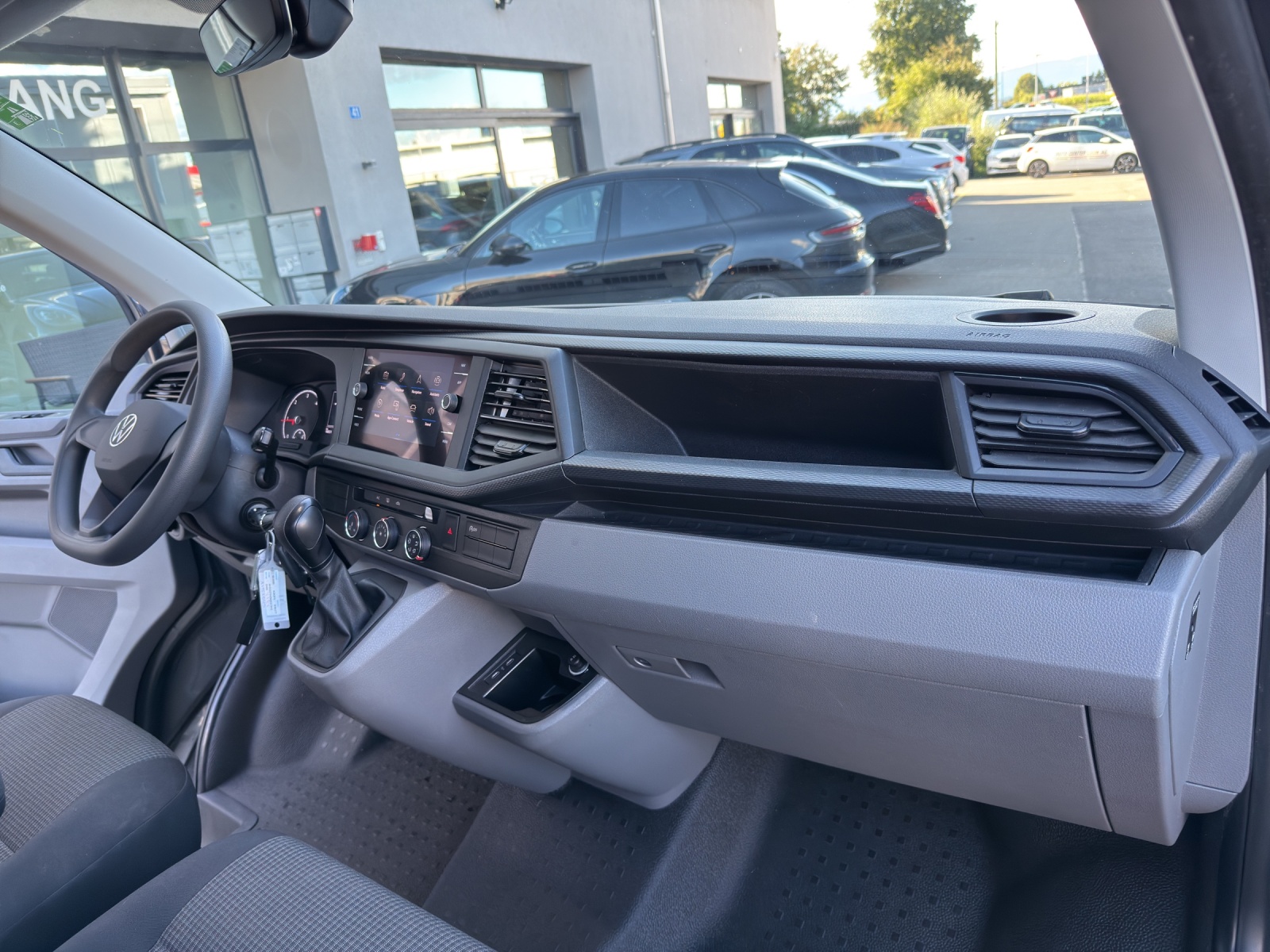 VW T6.1 2.0 TDI DSG-image-23