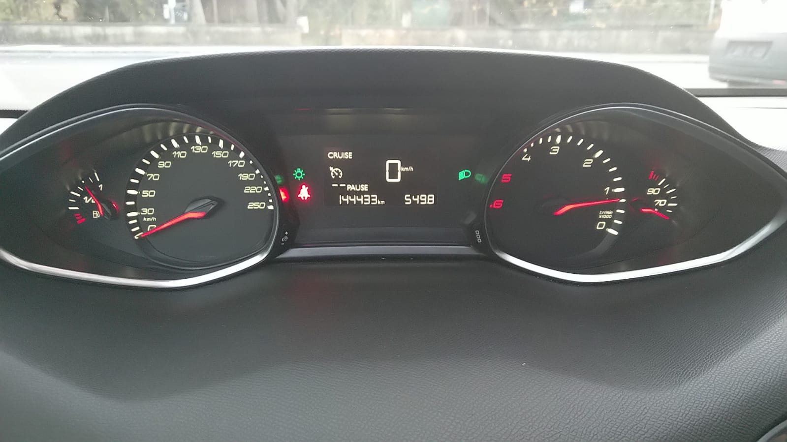 PEUGEOT 308 SW 1.6 BlueHDI Allure-image-9