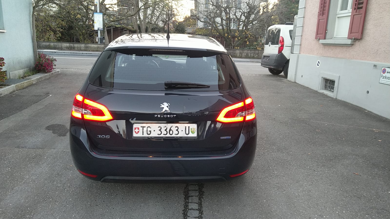 PEUGEOT 308 SW 1.6 BlueHDI Allure-image-4