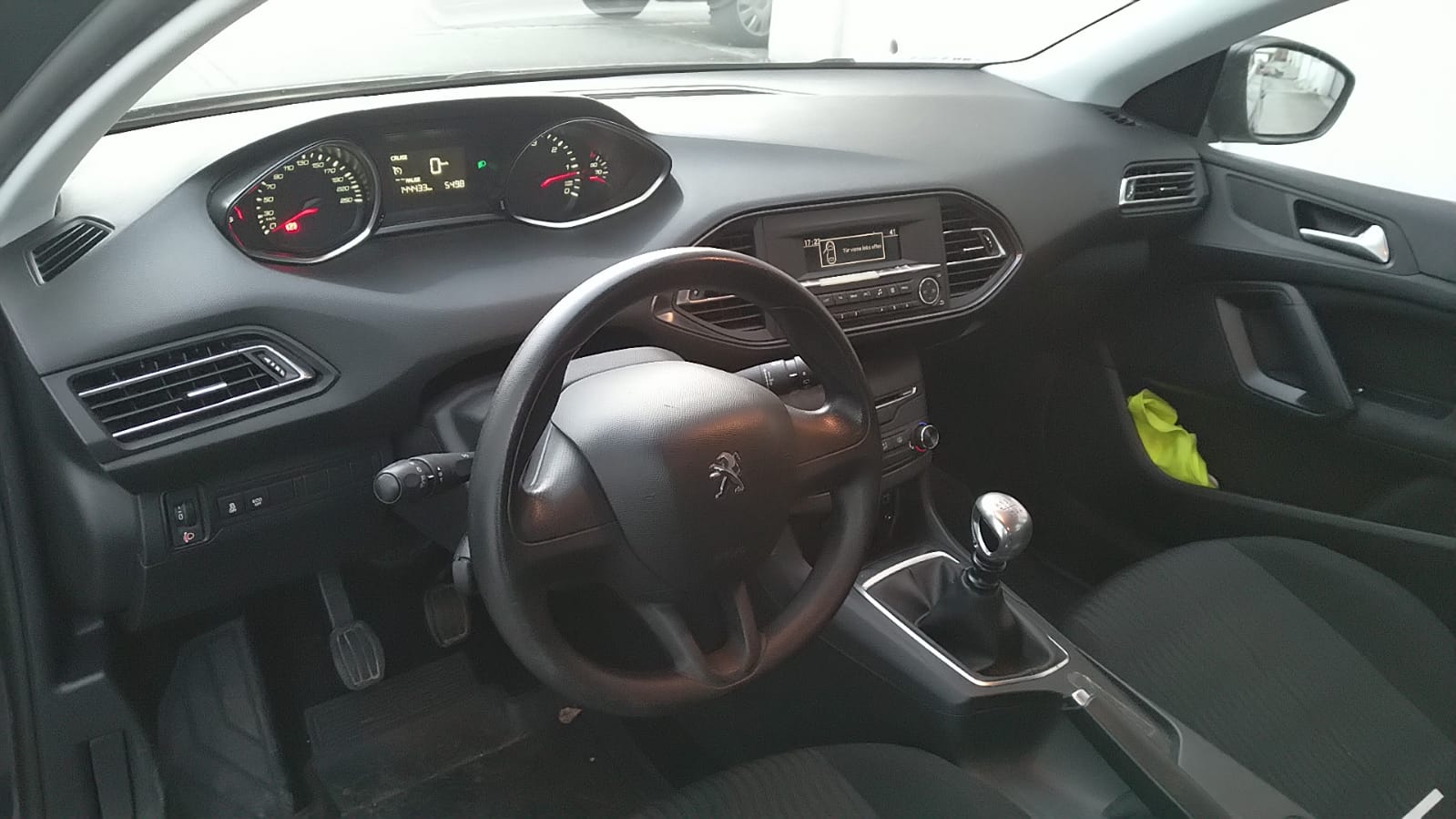 PEUGEOT 308 SW 1.6 BlueHDI Allure-image-6
