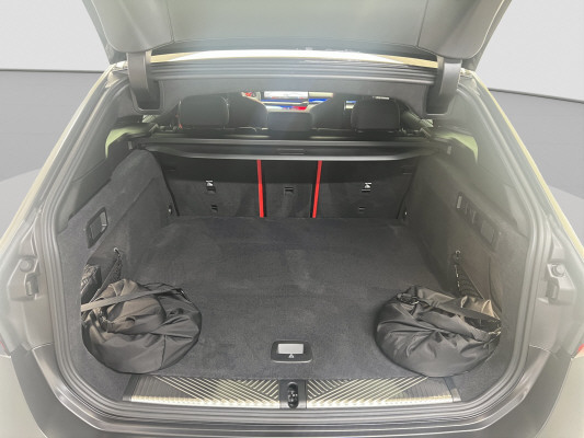 BMW M5 xDrive Touring-image-12