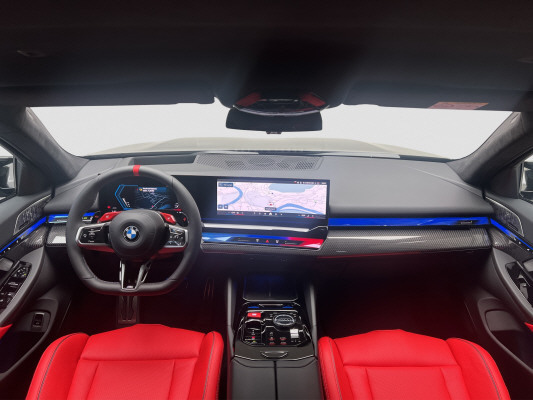 BMW M5 xDrive Touring-image-10