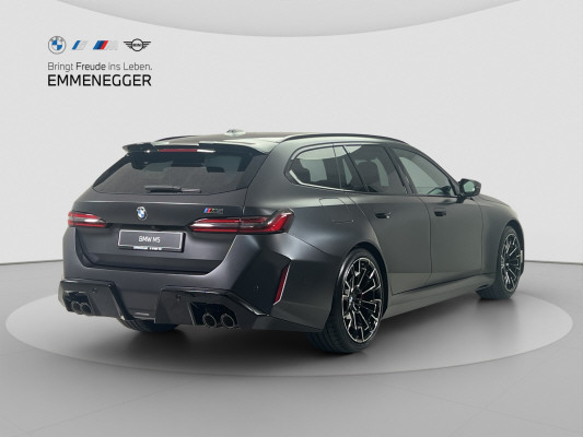 BMW M5 xDrive Touring-image-4