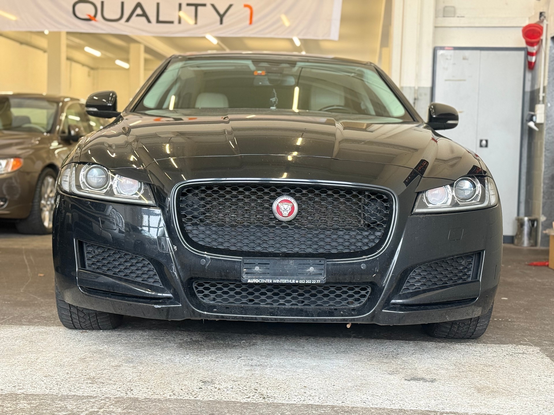 JAGUAR XF 20d Prestige Automatic-image-2