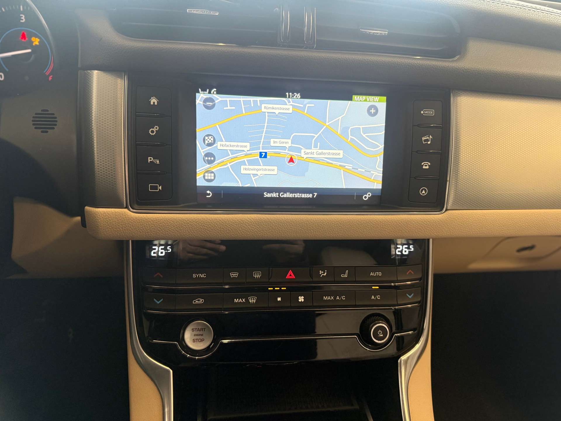 JAGUAR XF 20d Prestige Automatic-image-15