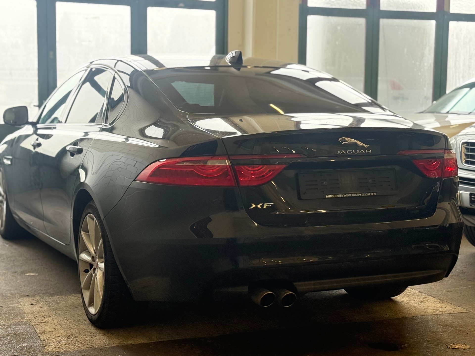 JAGUAR XF 20d Prestige Automatic-image-4