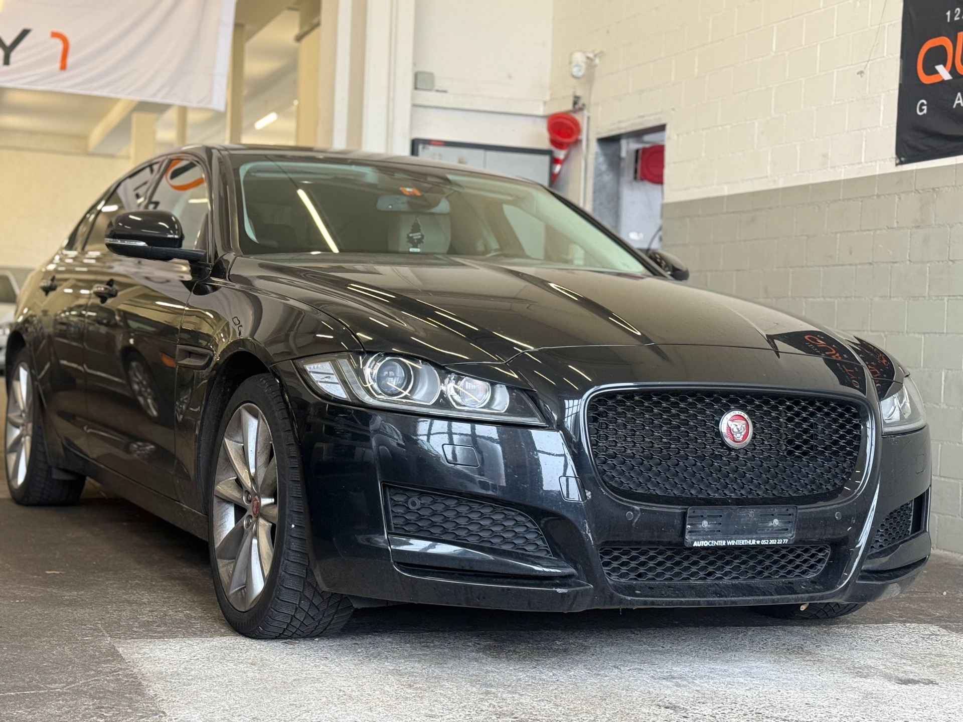 JAGUAR XF 20d Prestige Automatic-image-0