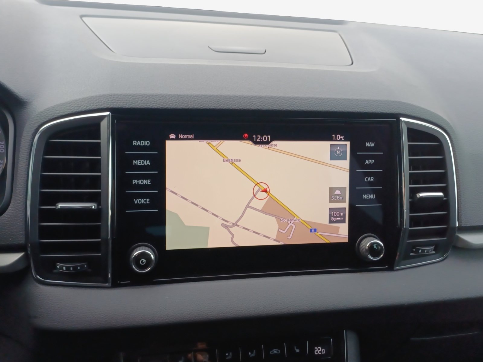 SKODA Karoq 2.0 TDI CR Smile 4x4 DSG-image-14