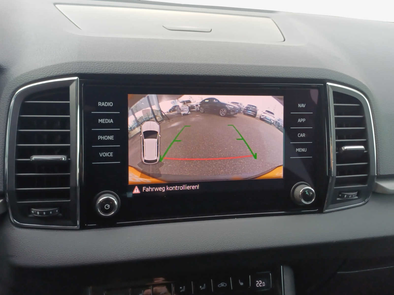 SKODA Karoq 2.0 TDI CR Smile 4x4 DSG-image-15