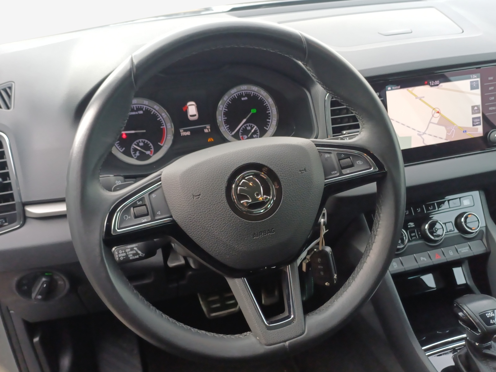 SKODA Karoq 2.0 TDI CR Smile 4x4 DSG-image-9