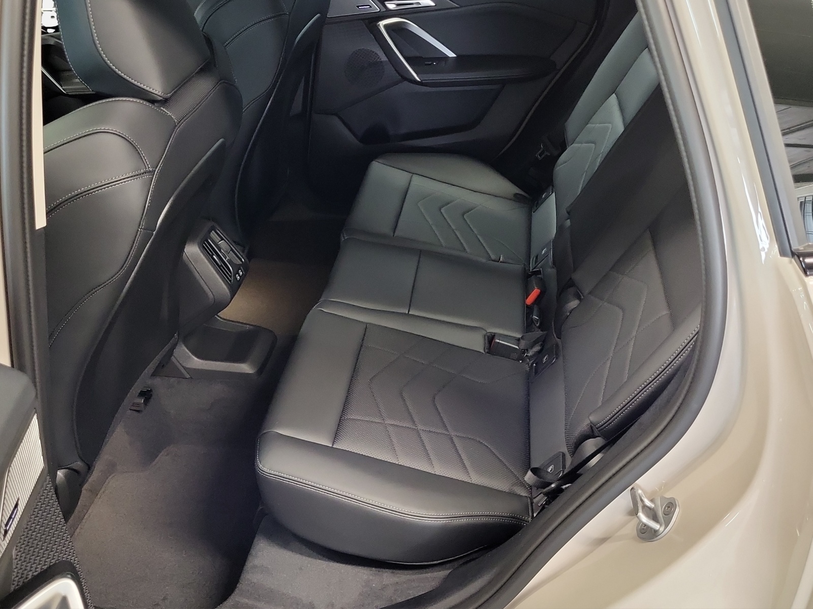 BMW X1 xDrive 20d 48V-image-18