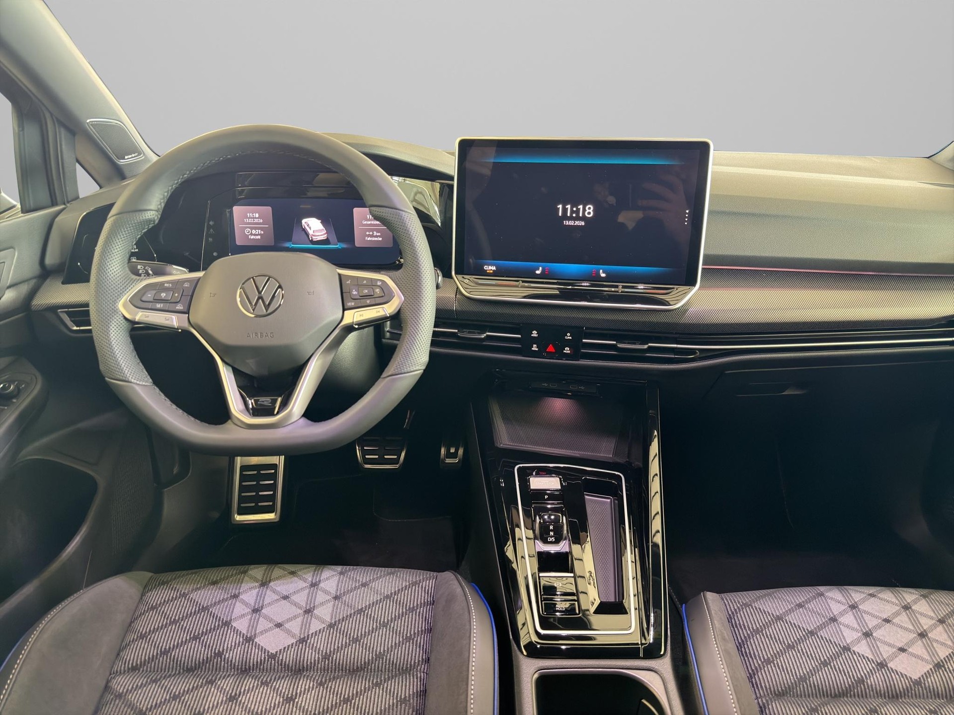 VW Golf VIII 1.5 eTSI R-Line DSG-image-12