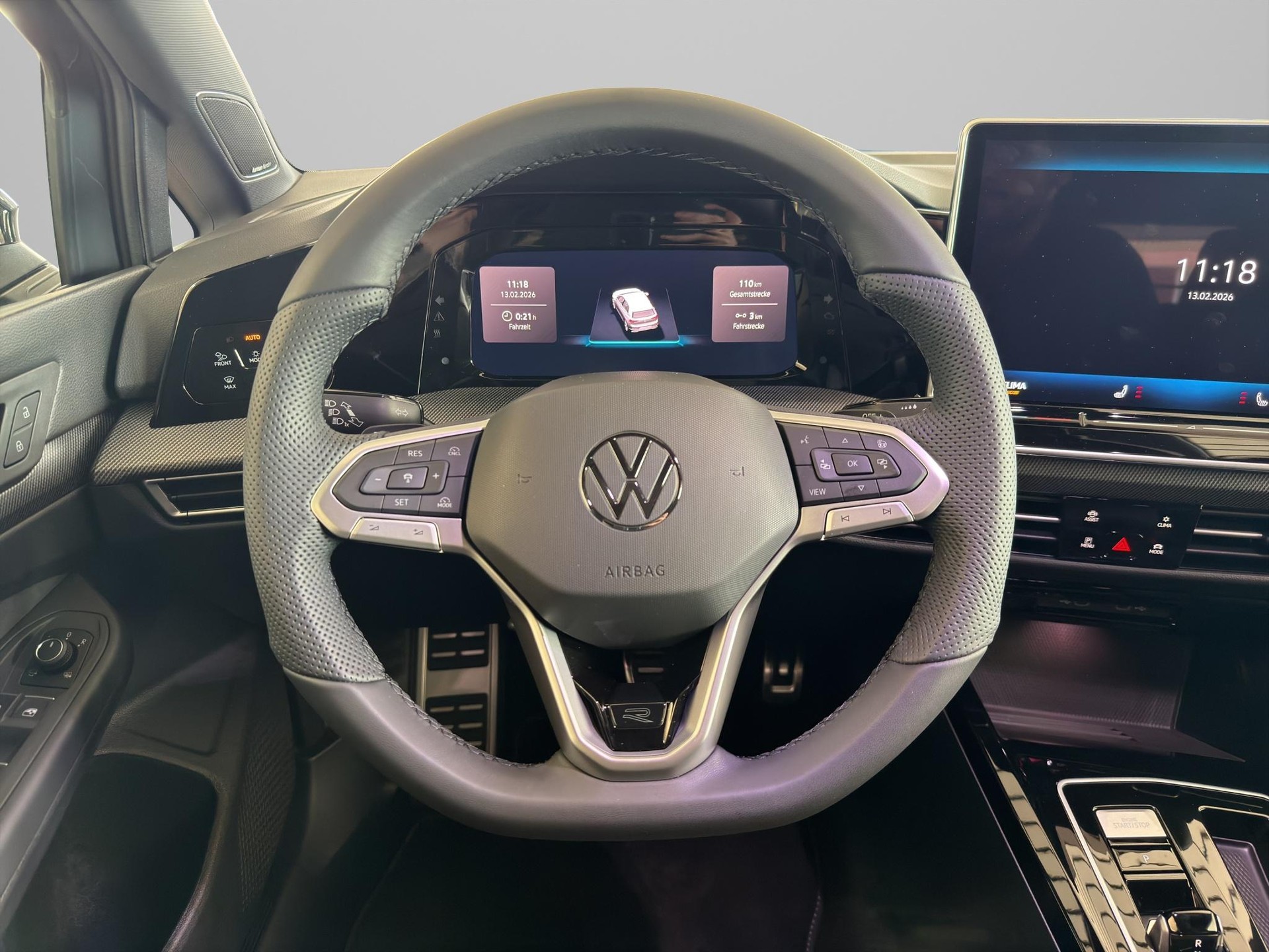 VW Golf VIII 1.5 eTSI R-Line DSG-image-13