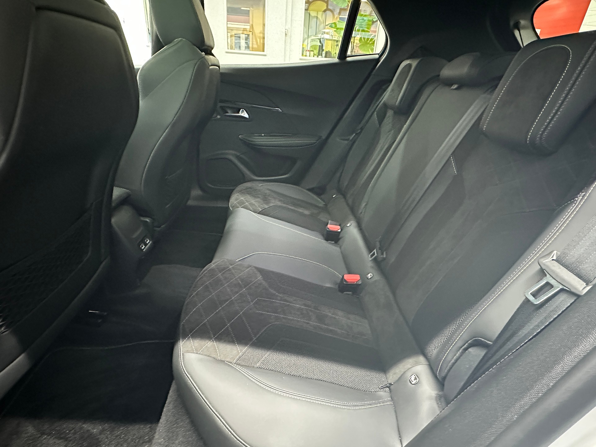 PEUGEOT 2008 e GT Pack-image-8