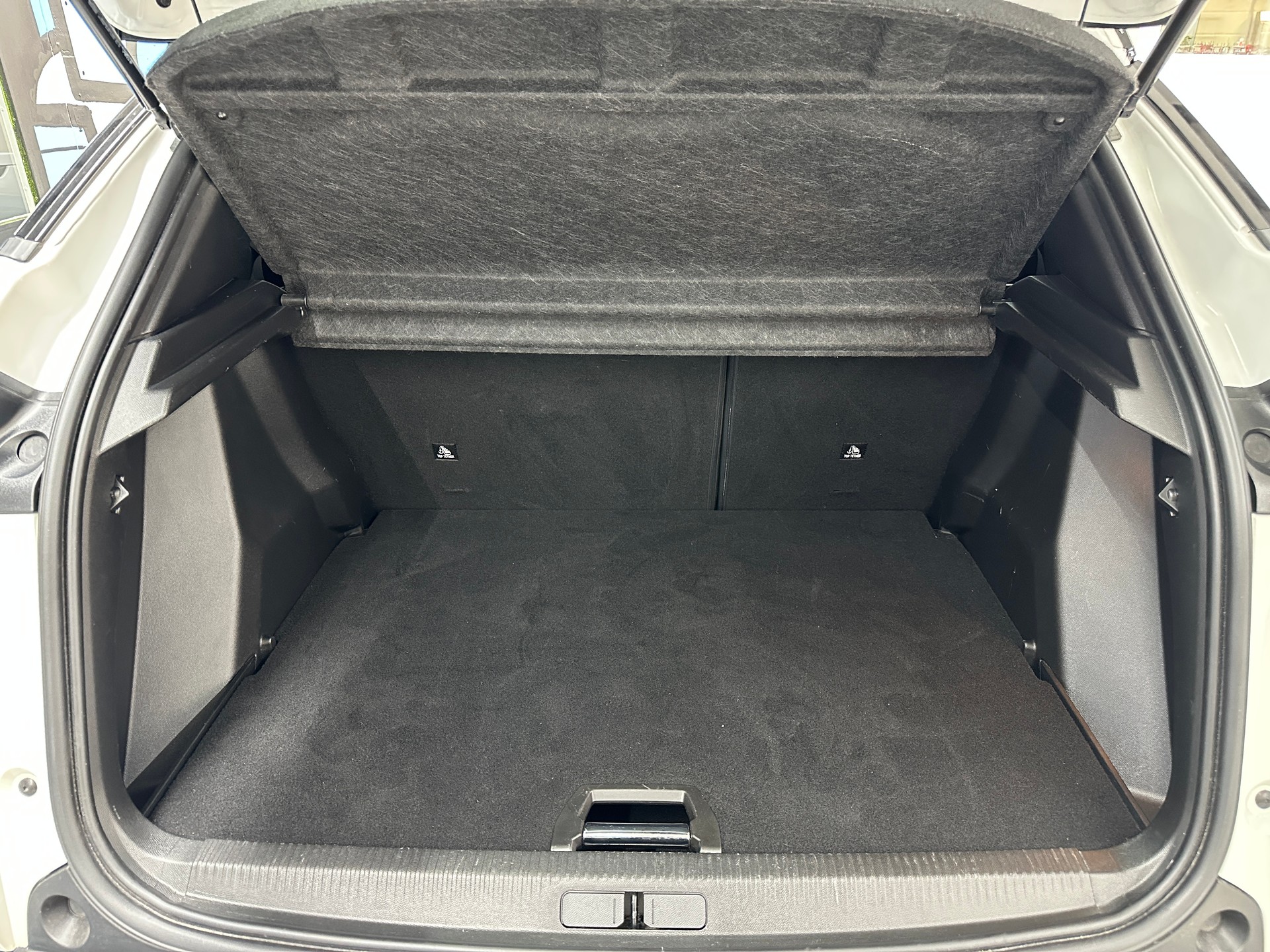 PEUGEOT 2008 e GT Pack-image-5