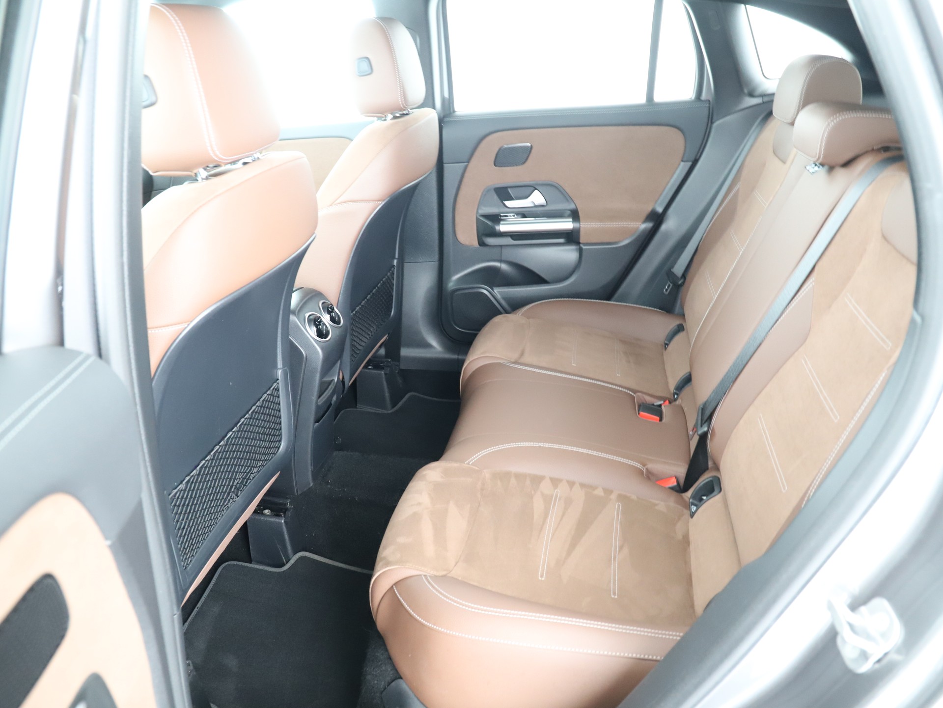 MERCEDES-BENZ GLA 220d 4M Swiss Star-image-11