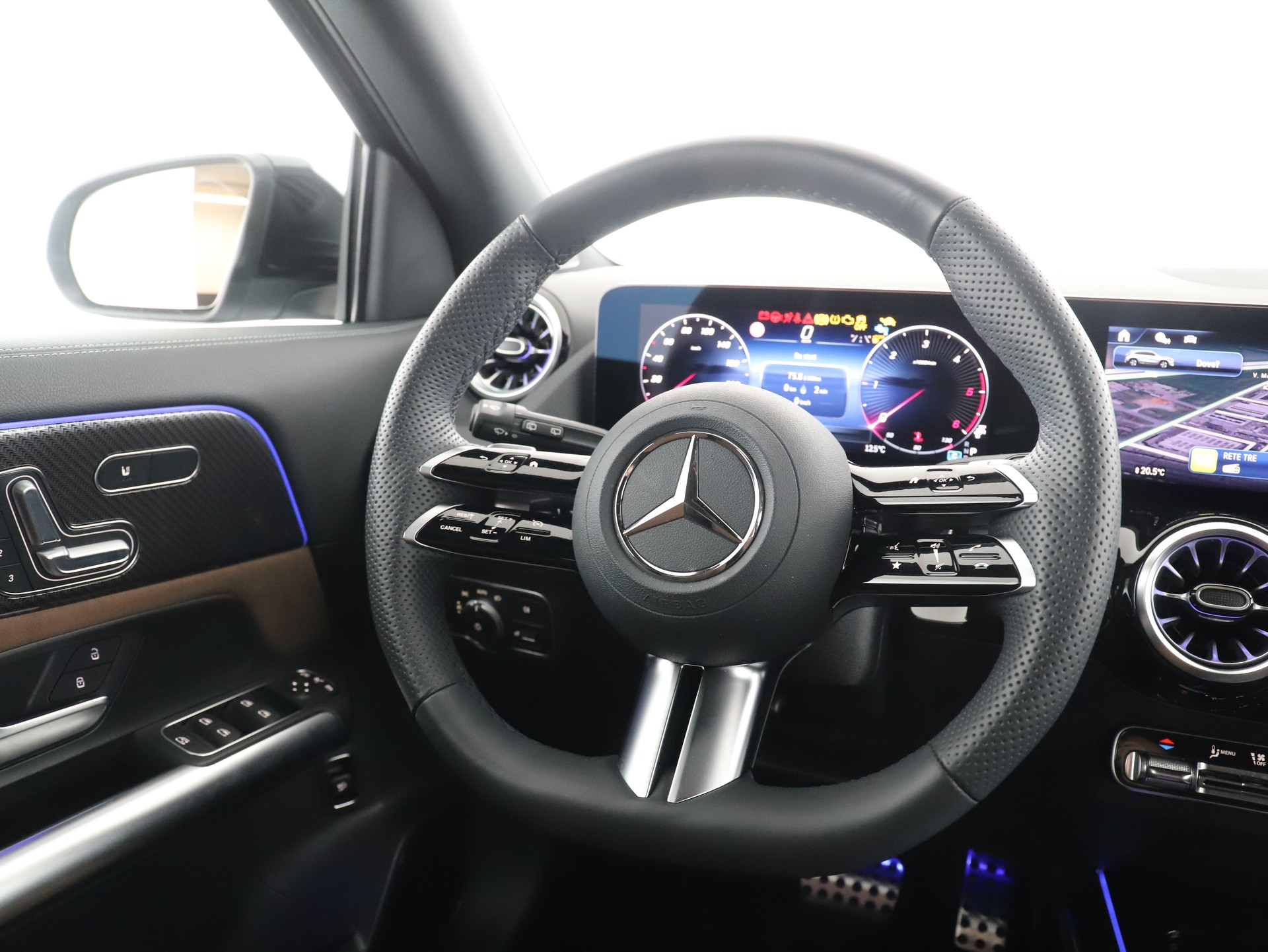 MERCEDES-BENZ GLA 220d 4M Swiss Star-image-13