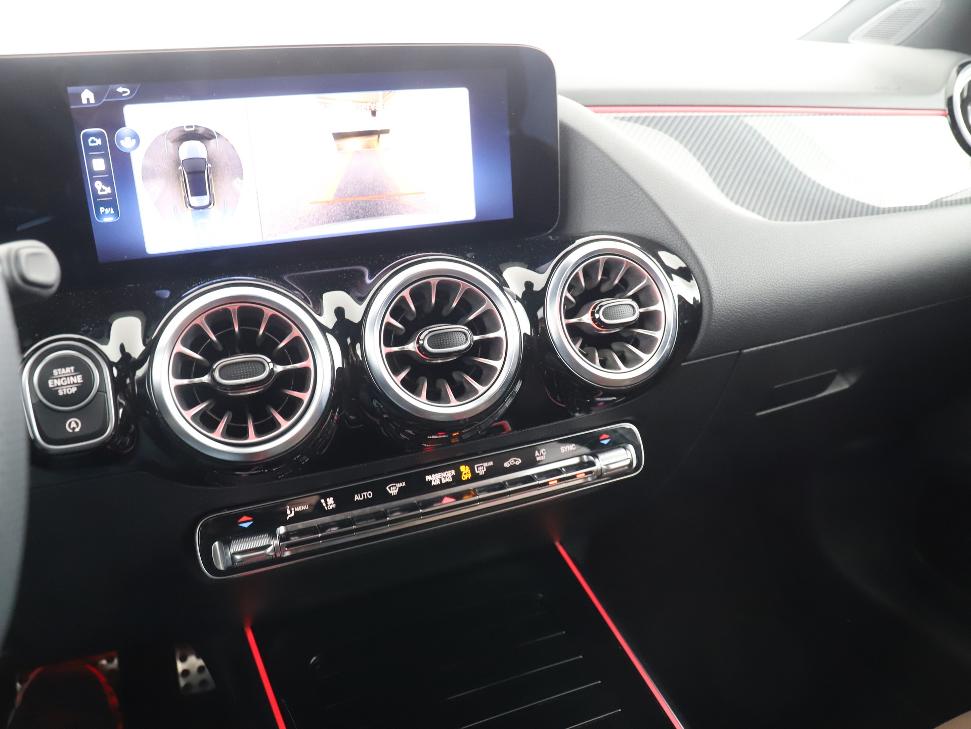 MERCEDES-BENZ GLA 220d 4M Swiss Star-image-14