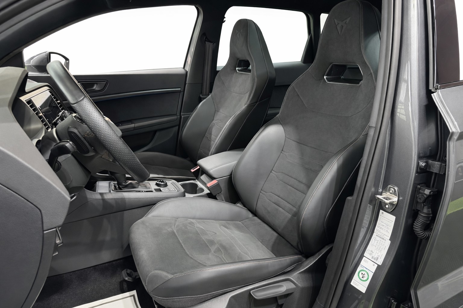 CUPRA Ateca 2.0TSI 4Drive DSG * Panorama-Glasdach *-image-10