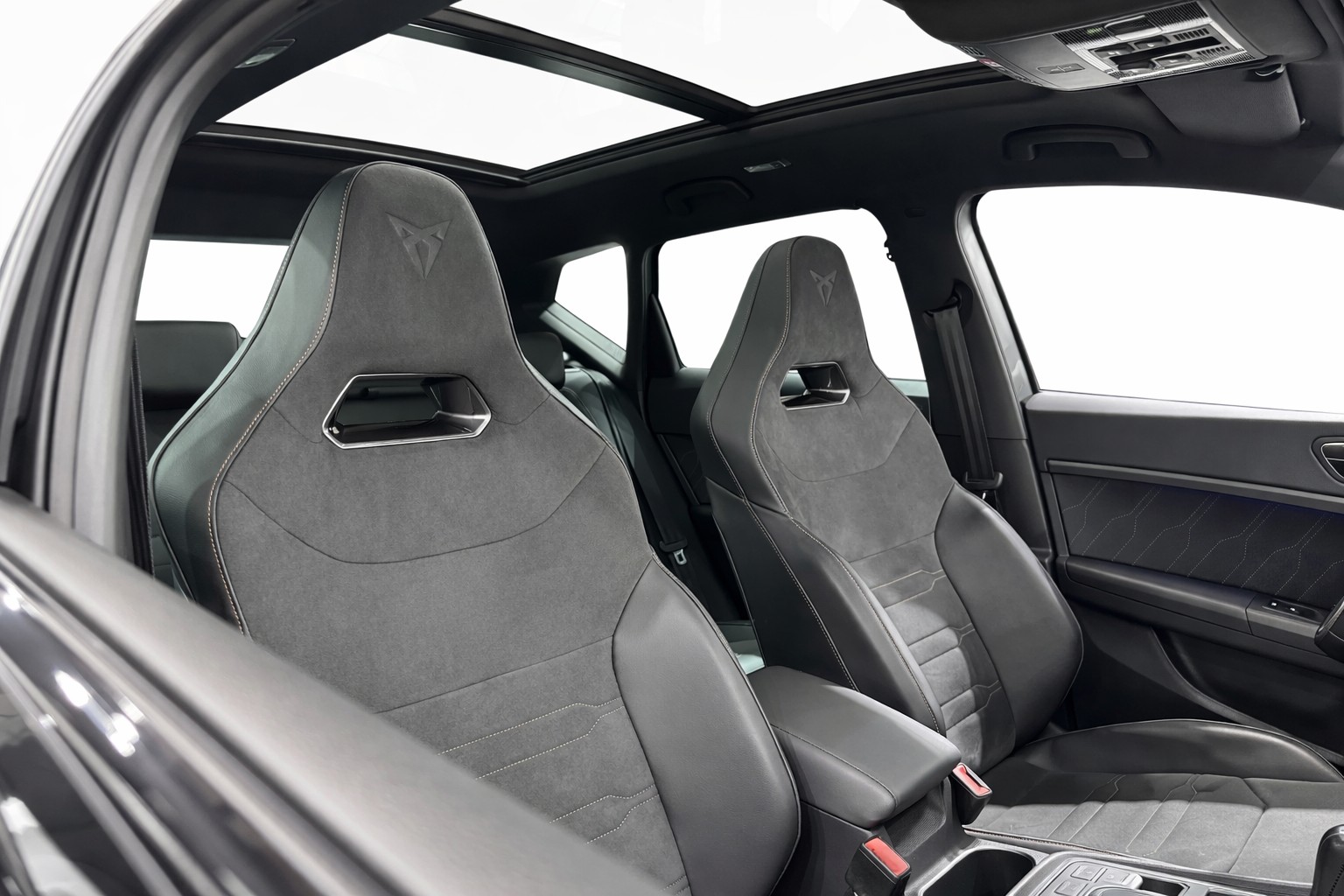 CUPRA Ateca 2.0TSI 4Drive DSG * Panorama-Glasdach *-image-11