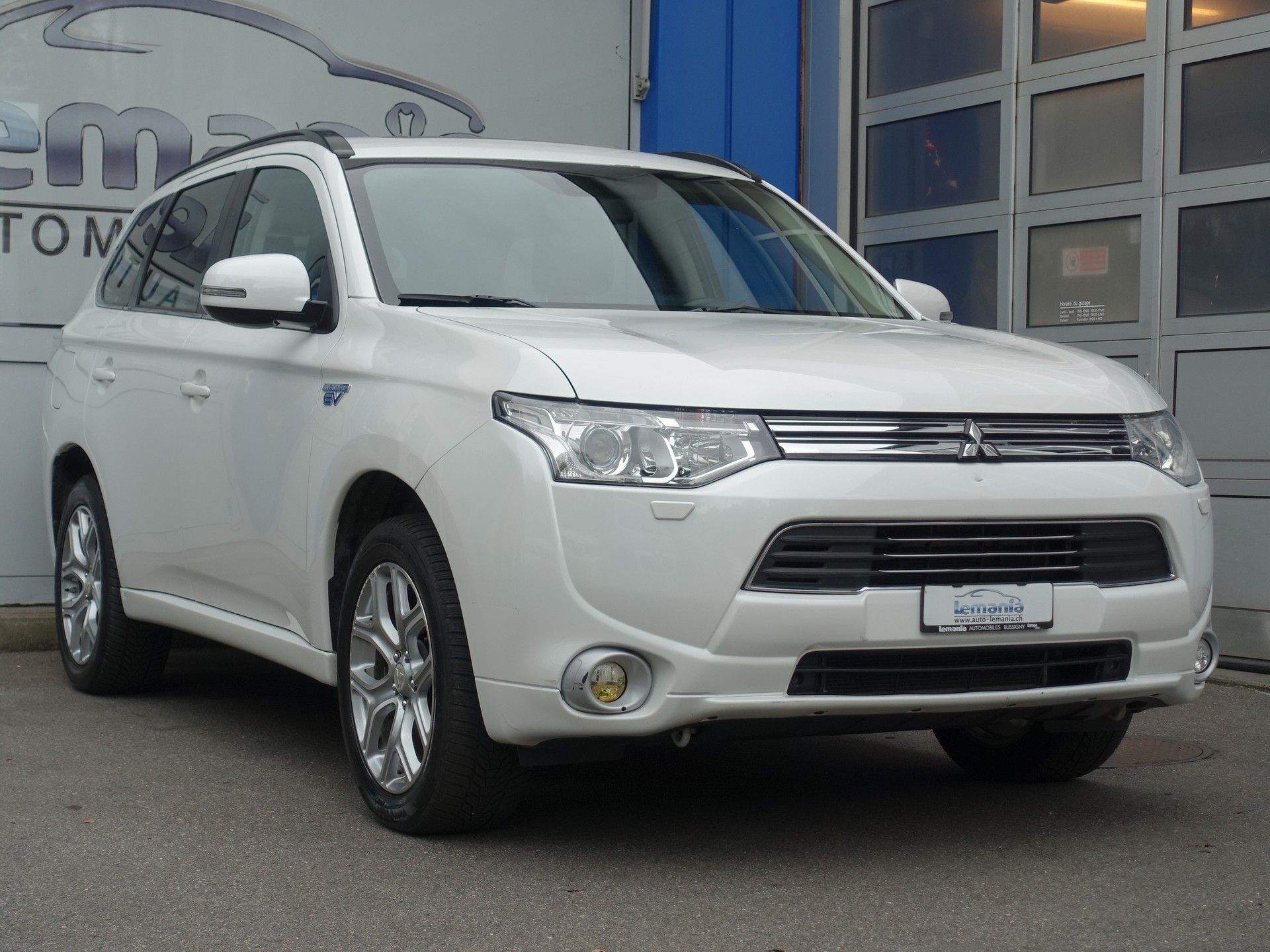 MITSUBISHI Outlander 2.0 PHEV Navigator eAssist-image-0