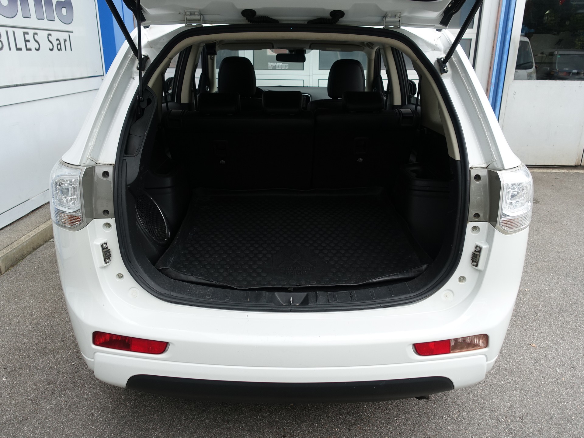 MITSUBISHI Outlander 2.0 PHEV Navigator eAssist-image-15