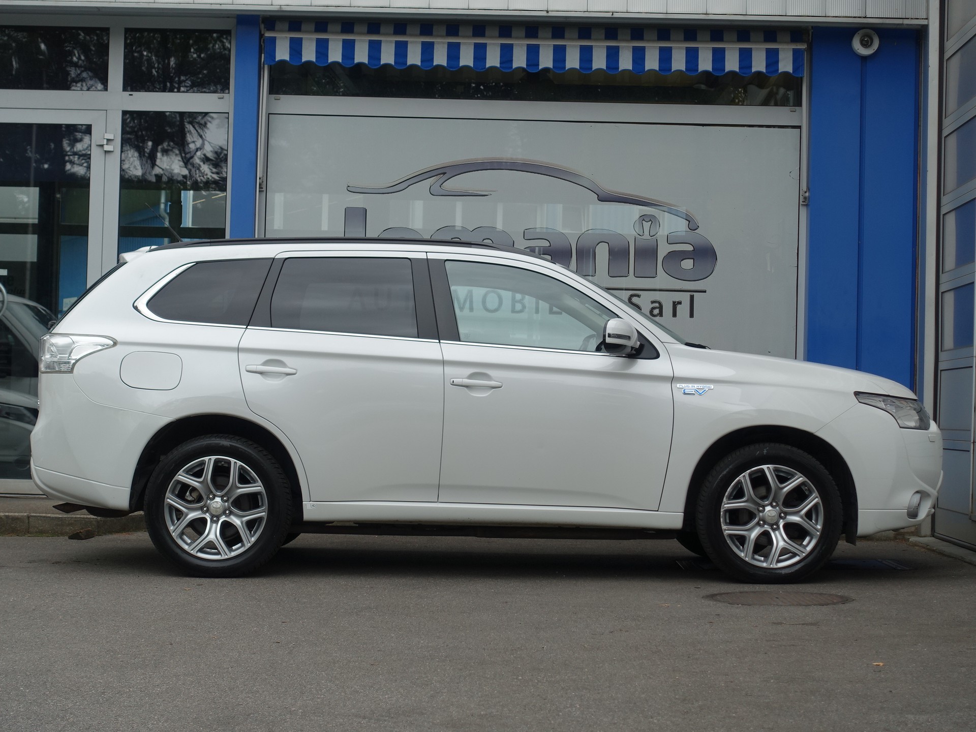 MITSUBISHI Outlander 2.0 PHEV Navigator eAssist-image-6