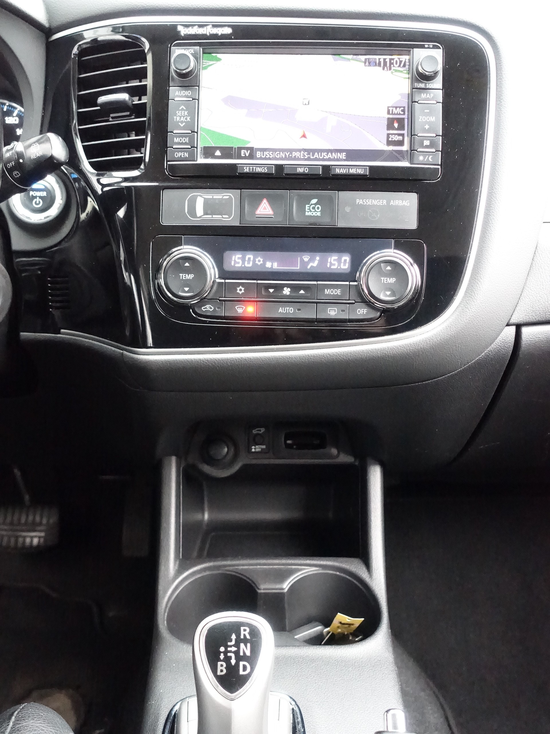 MITSUBISHI Outlander 2.0 PHEV Navigator eAssist-image-12