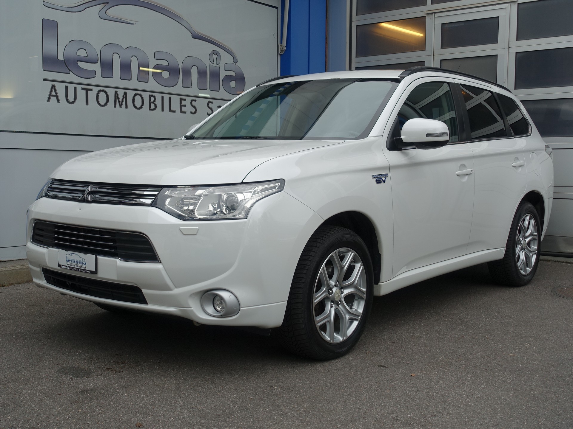 MITSUBISHI Outlander 2.0 PHEV Navigator eAssist-image-1