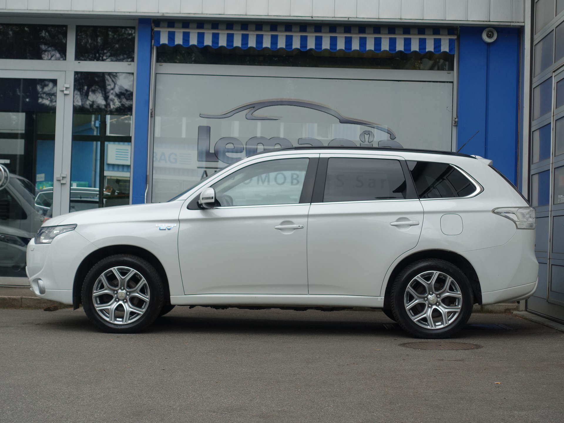 MITSUBISHI Outlander 2.0 PHEV Navigator eAssist-image-7