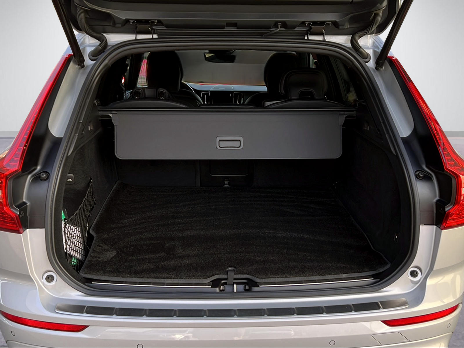 VOLVO XC60 2.0 T8 TE R-Design eAWD-image-5