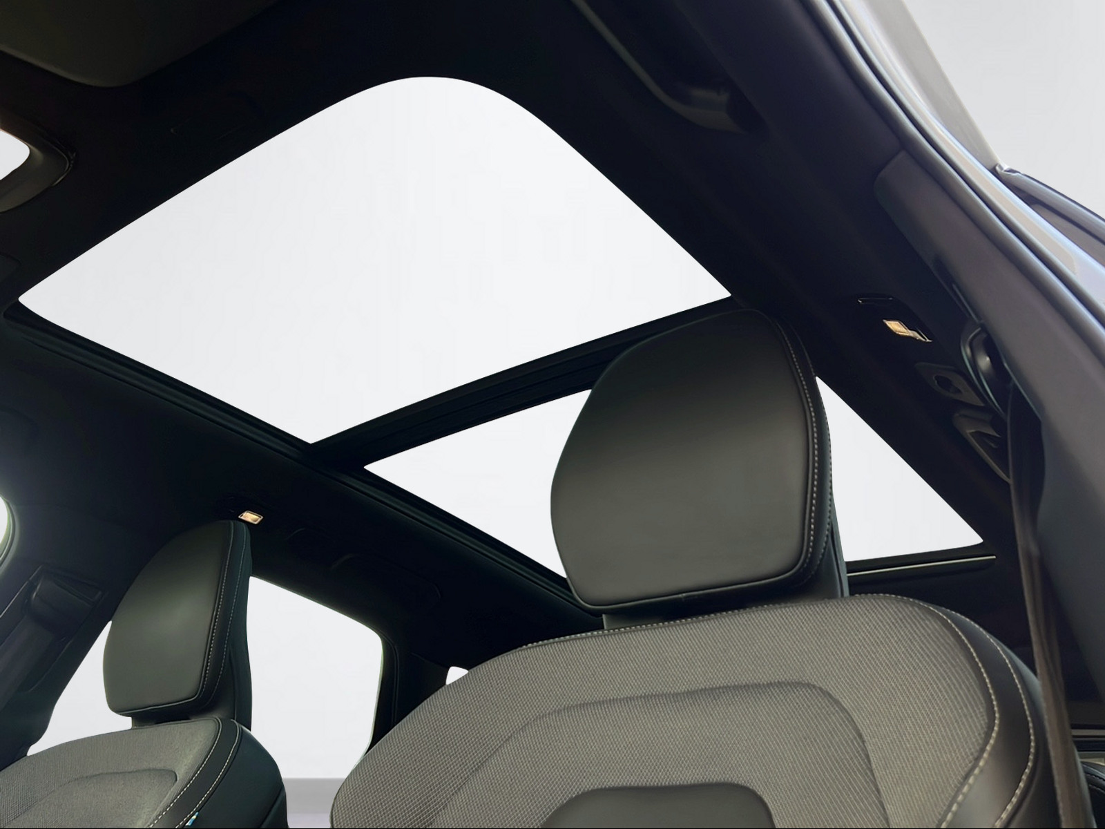 VOLVO XC60 2.0 T8 TE R-Design eAWD-image-15