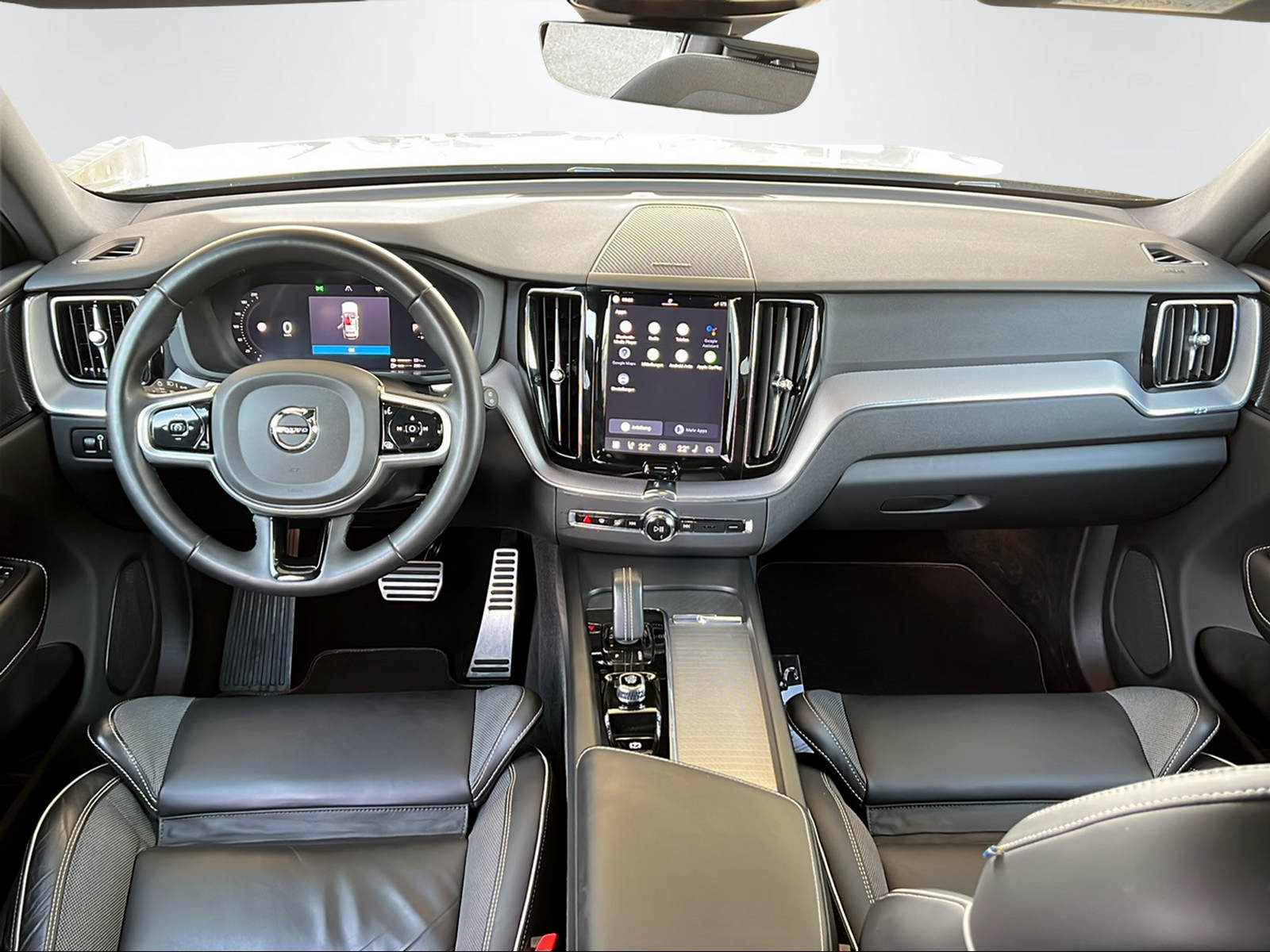 VOLVO XC60 2.0 T8 TE R-Design eAWD-image-11