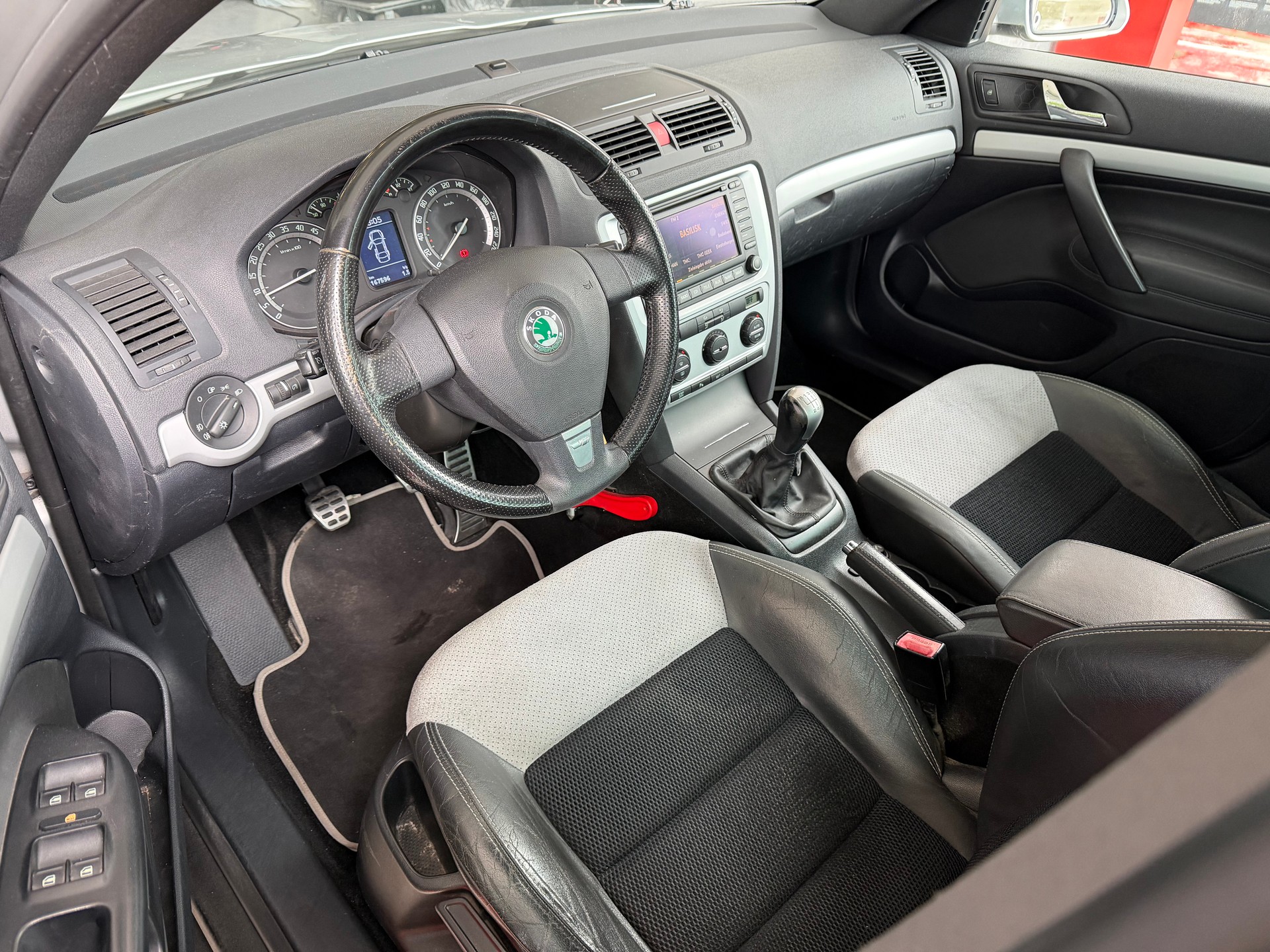 SKODA Octavia 2.0 TFSI RS-image-8