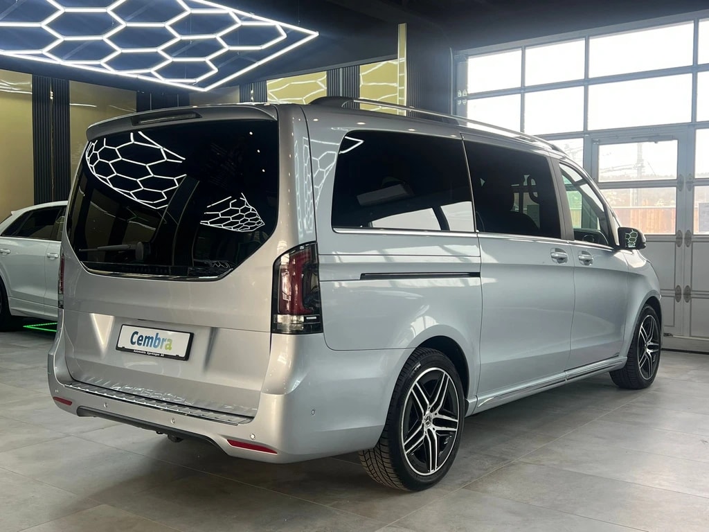 MERCEDES-BENZ V 300 d lang AMG Line Avantgarde 4Matic 9G-Tronic-image-4