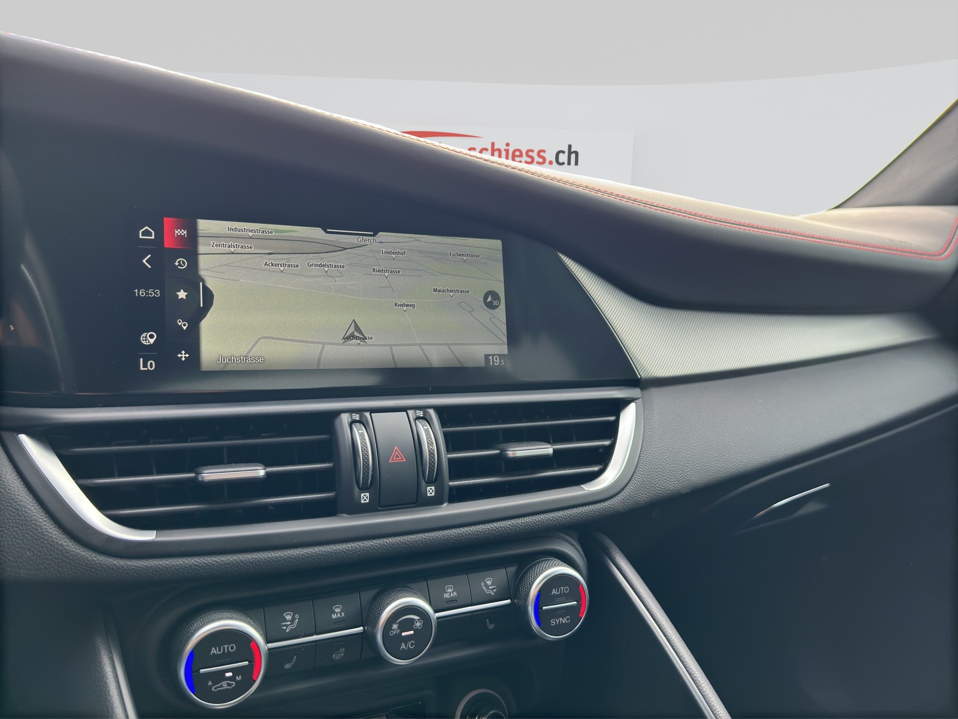 ALFA ROMEO Giulia 2.0 Competizione Q4 AT8-image-12