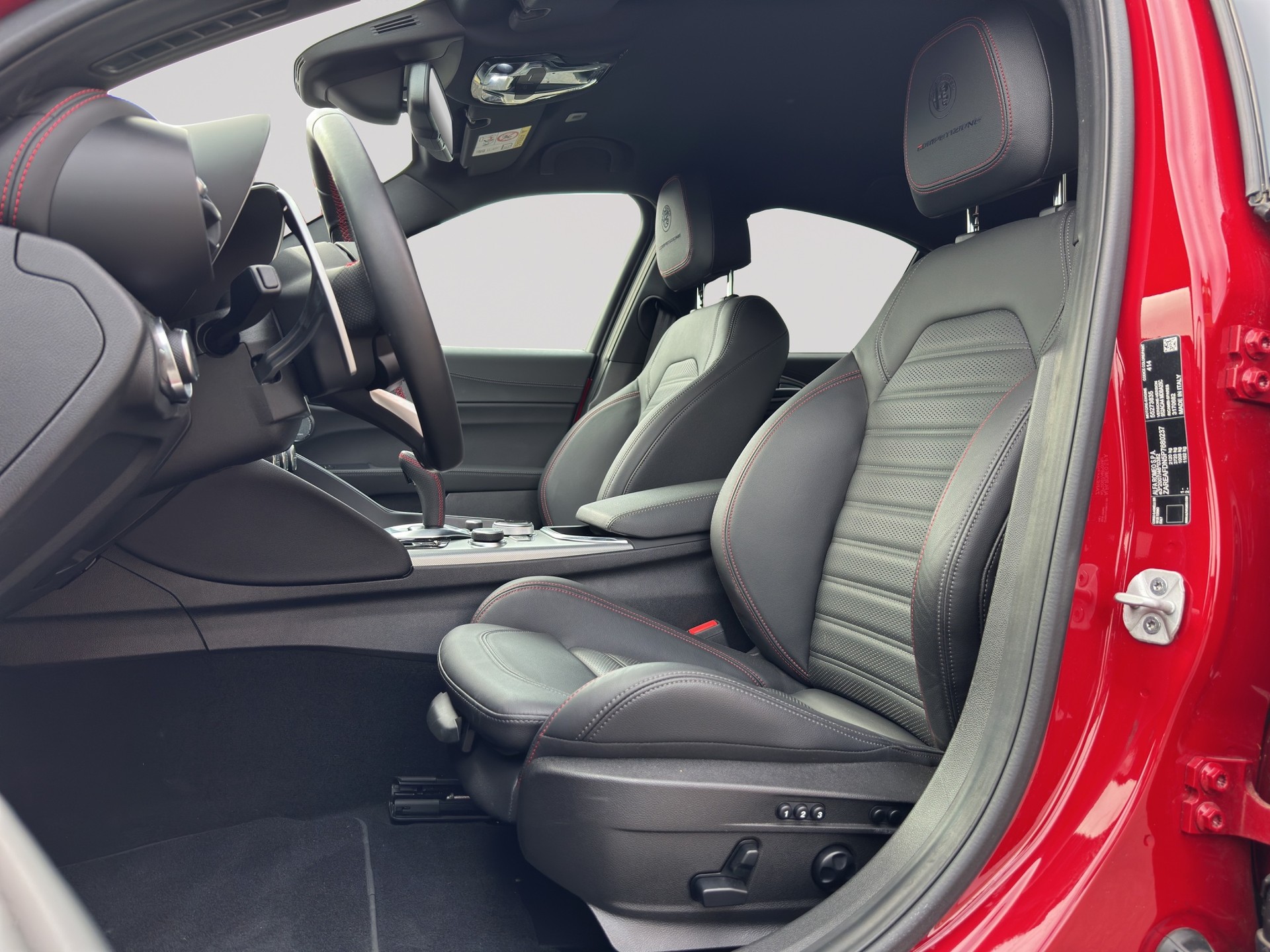 ALFA ROMEO Giulia 2.0 Competizione Q4 AT8-image-5