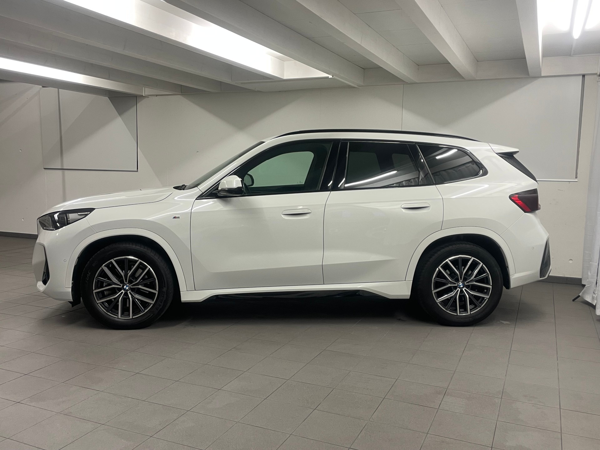 BMW X1 xDrive 23d 48V M Sport-image-1