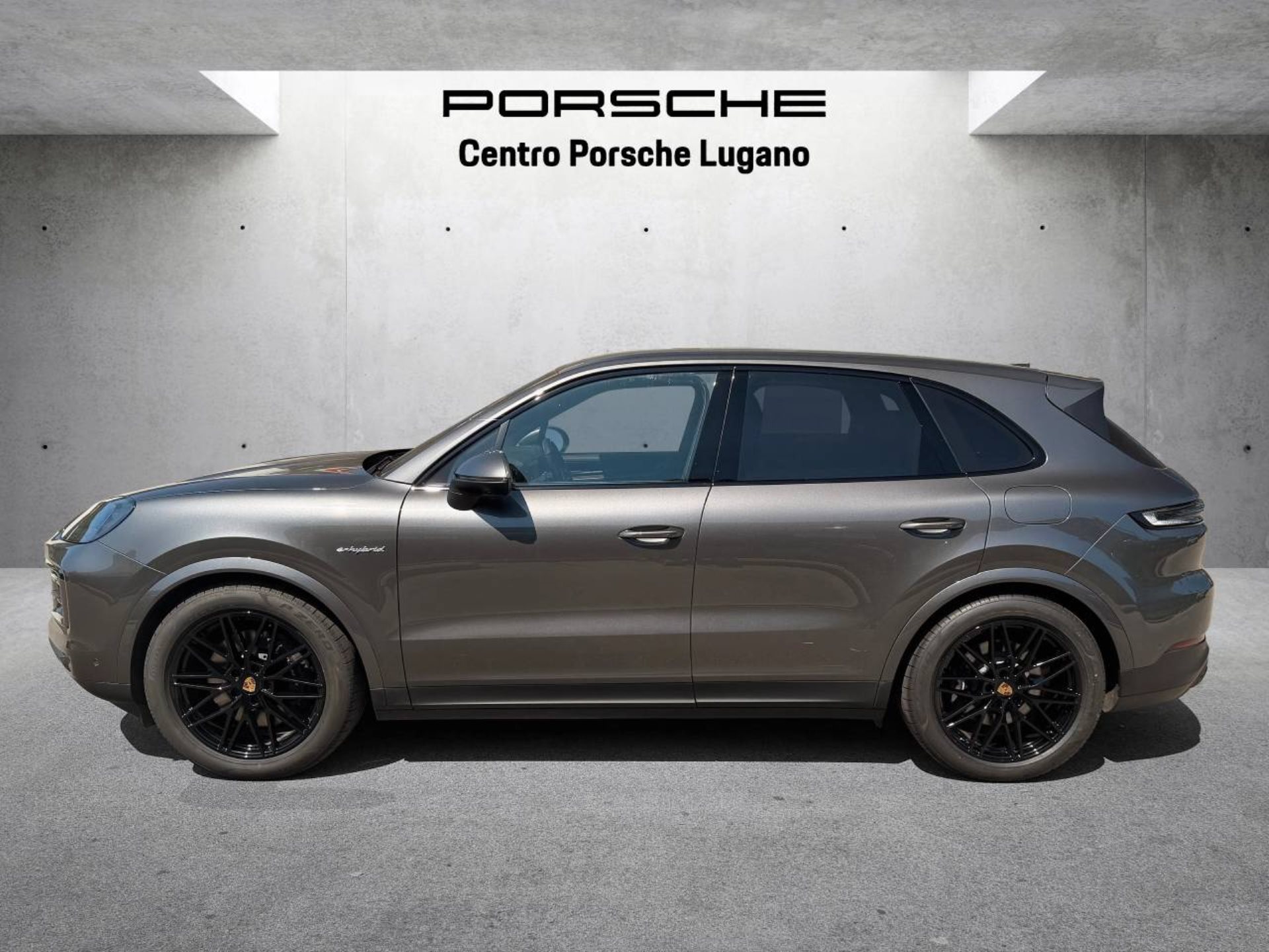 PORSCHE Cayenne E-Hybrid (MY24)-showroom-element-1