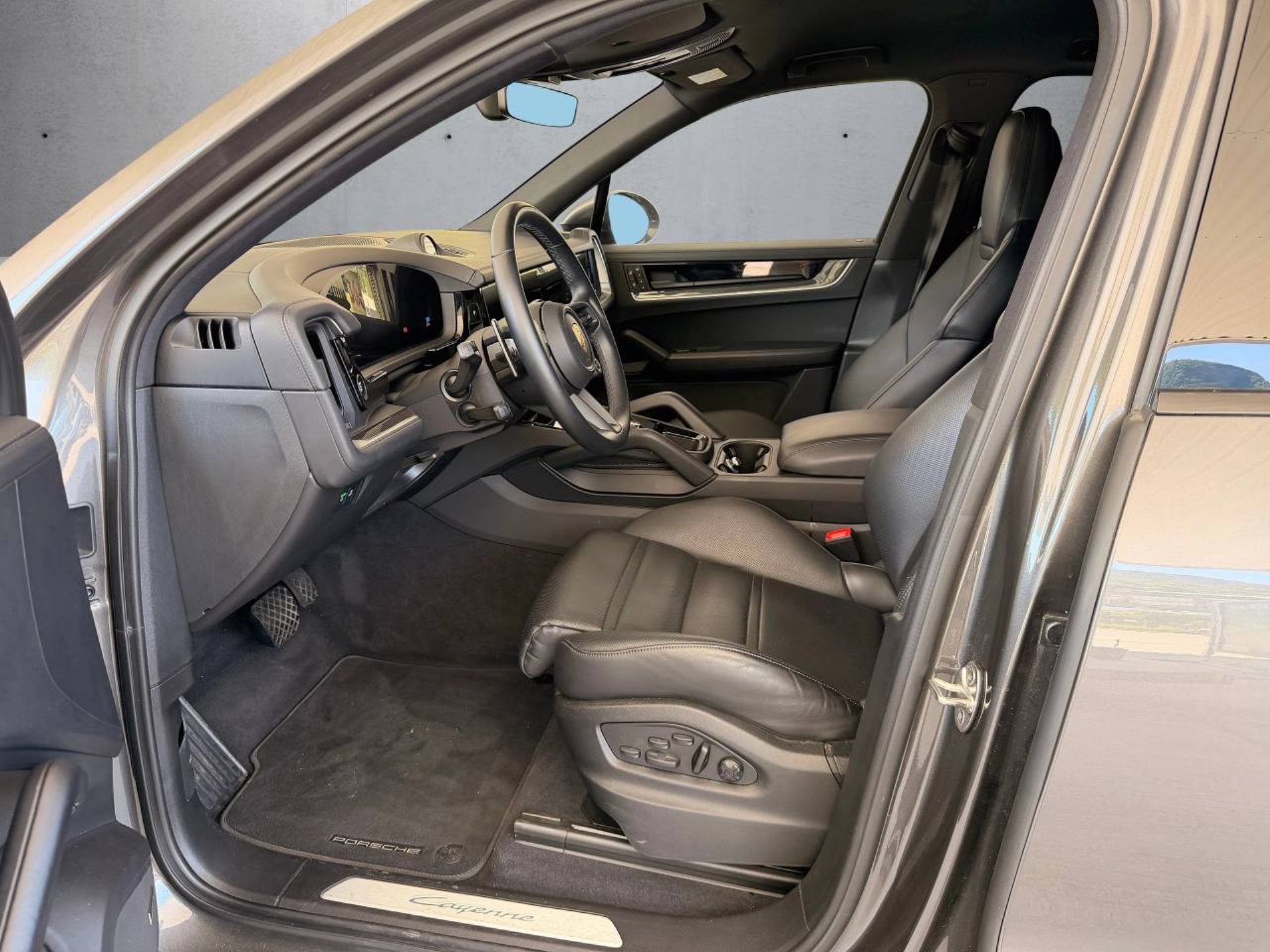 PORSCHE Cayenne E-Hybrid (MY24)-showroom-element-3