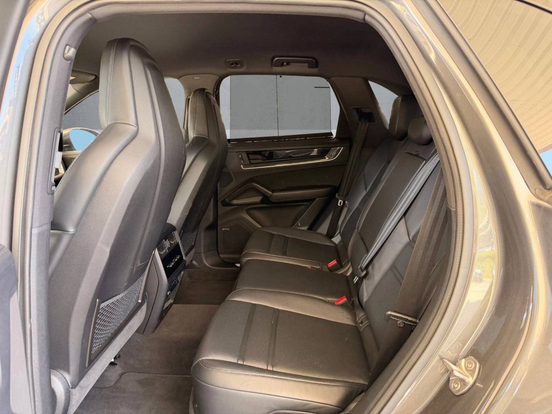 PORSCHE Cayenne E-Hybrid (MY24)-image-15