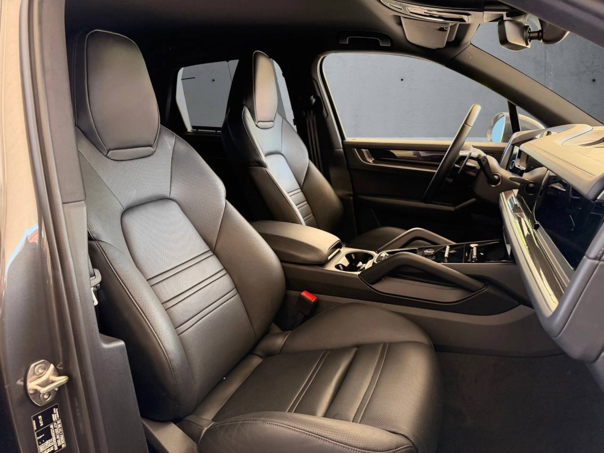PORSCHE Cayenne E-Hybrid (MY24)-image-13