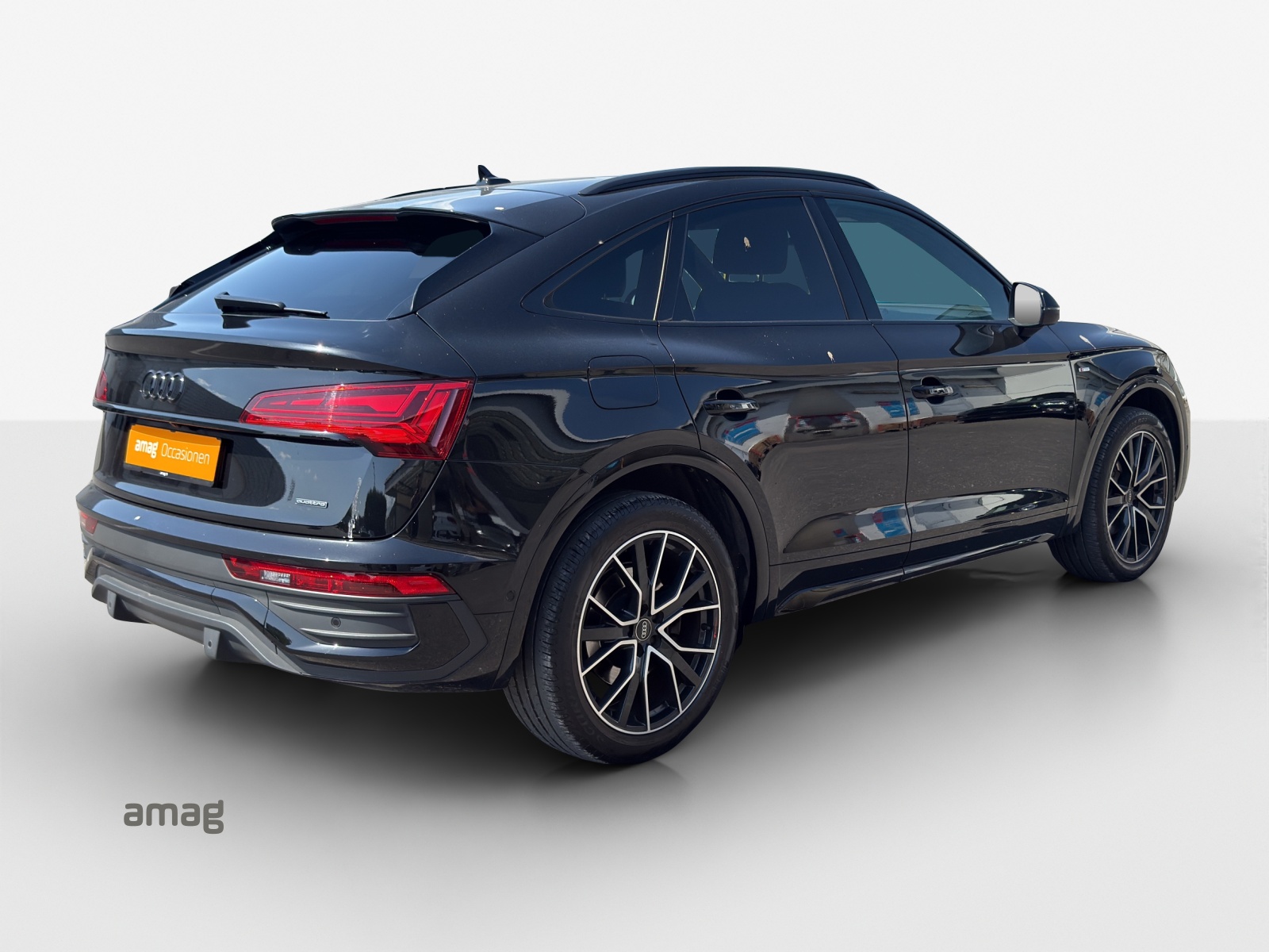 AUDI Q5 Sportback 40 TDI Blackedition quattro S-tronic-image-4