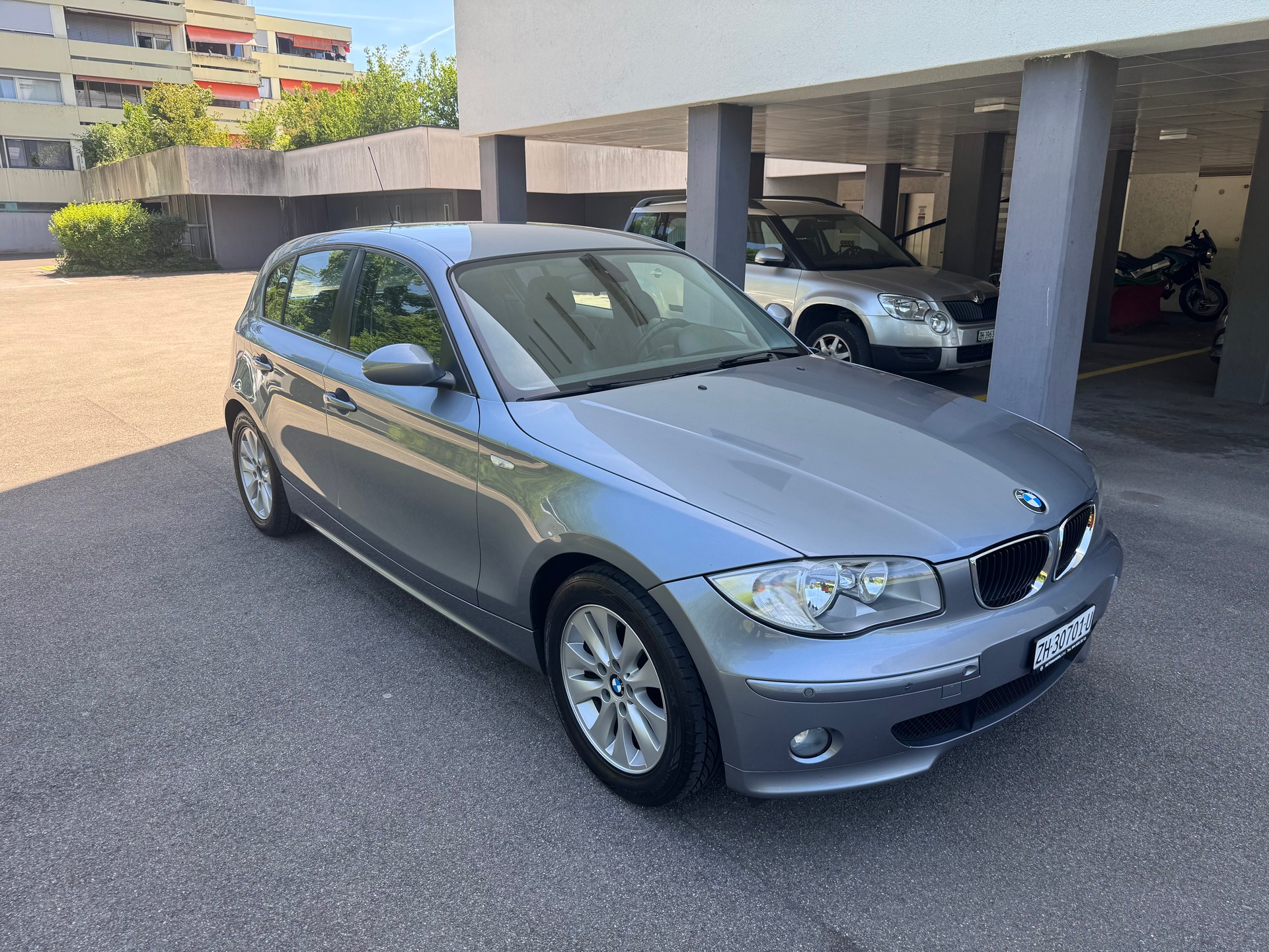 BMW 120i-image-1