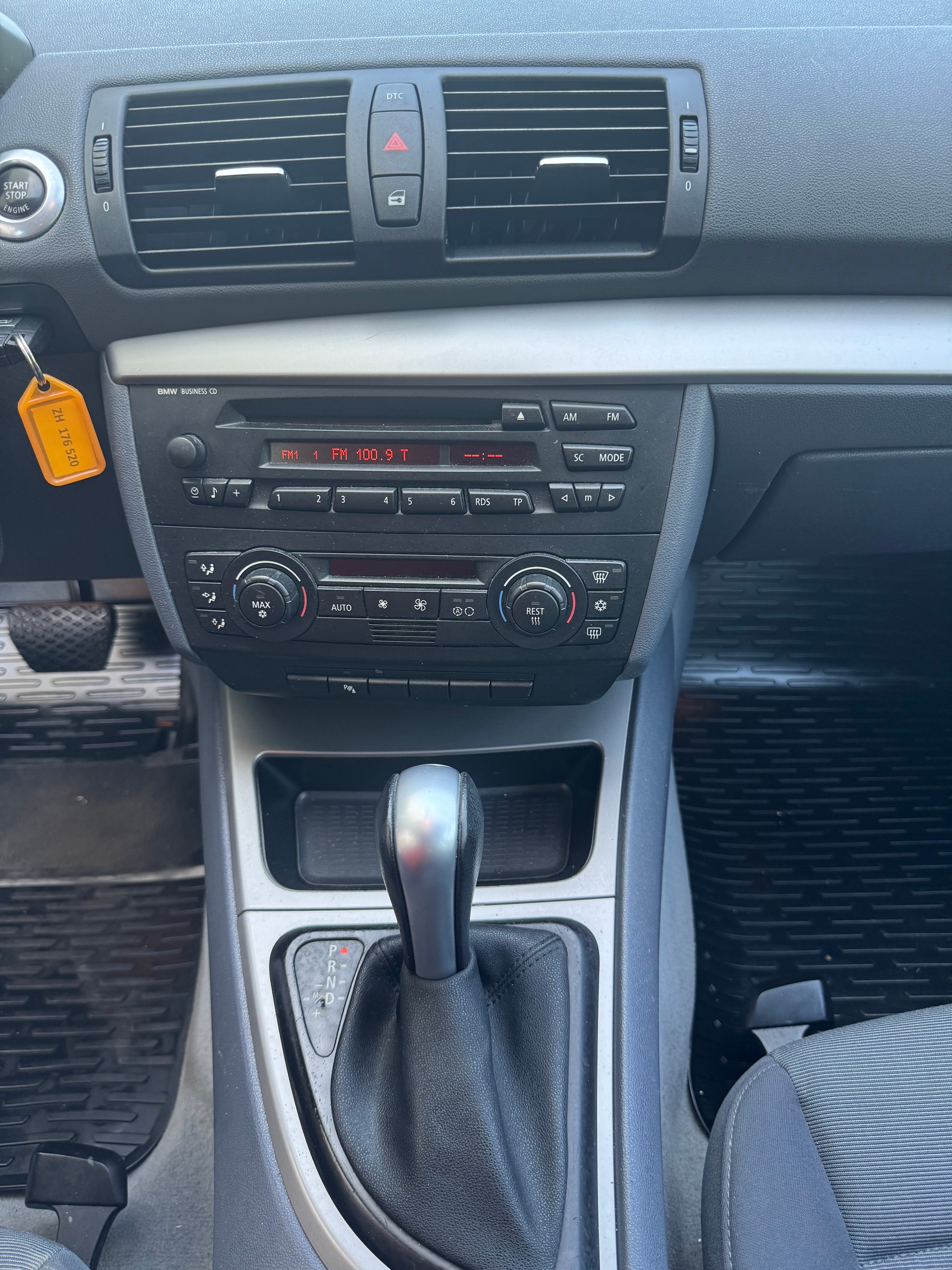 BMW 120i-image-11