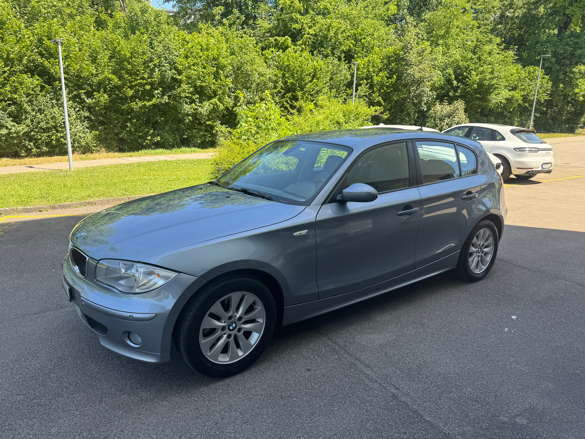BMW 120i-image-4