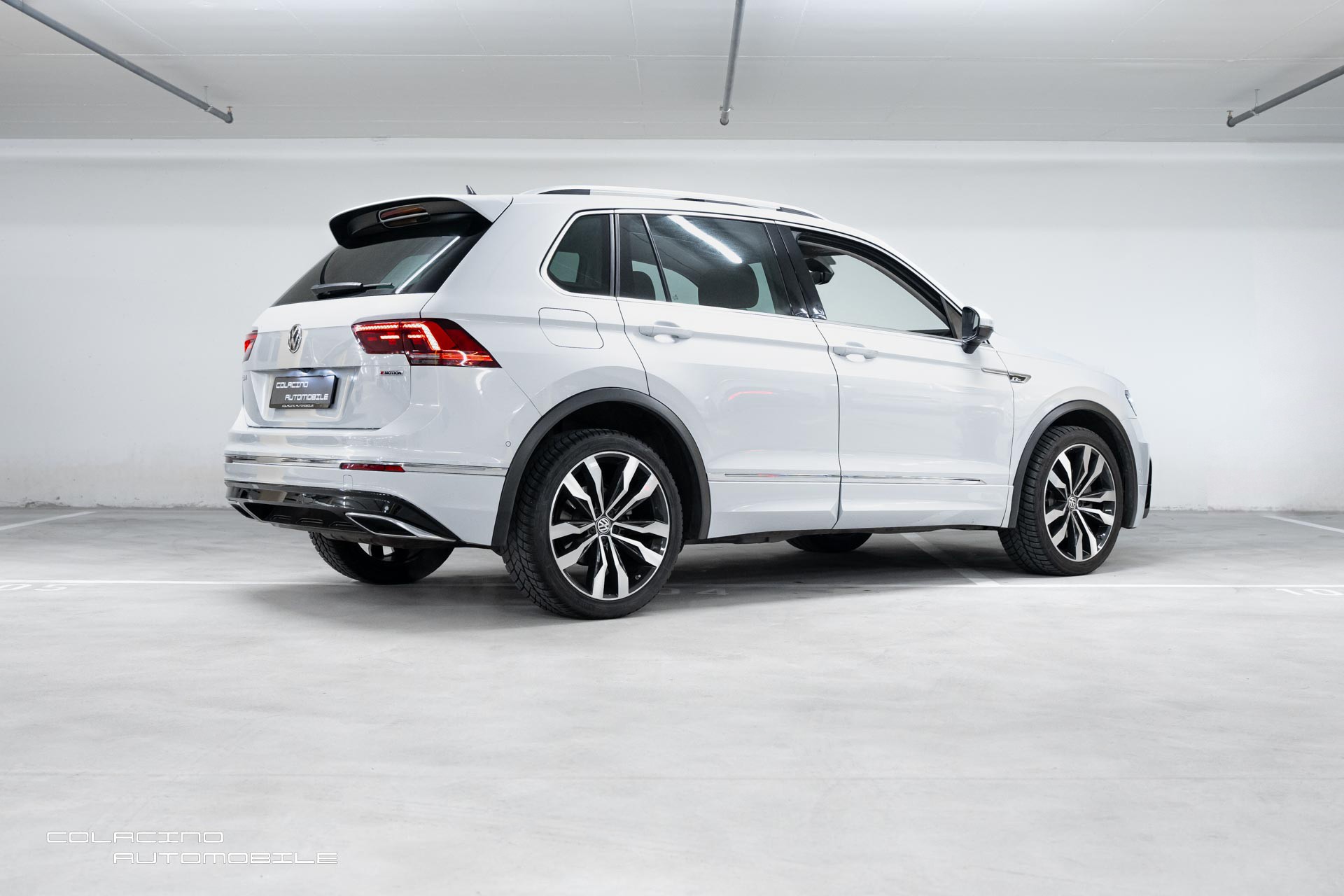 VW Tiguan 2.0TSI Highline 4Motion DSG-showroom-element-1