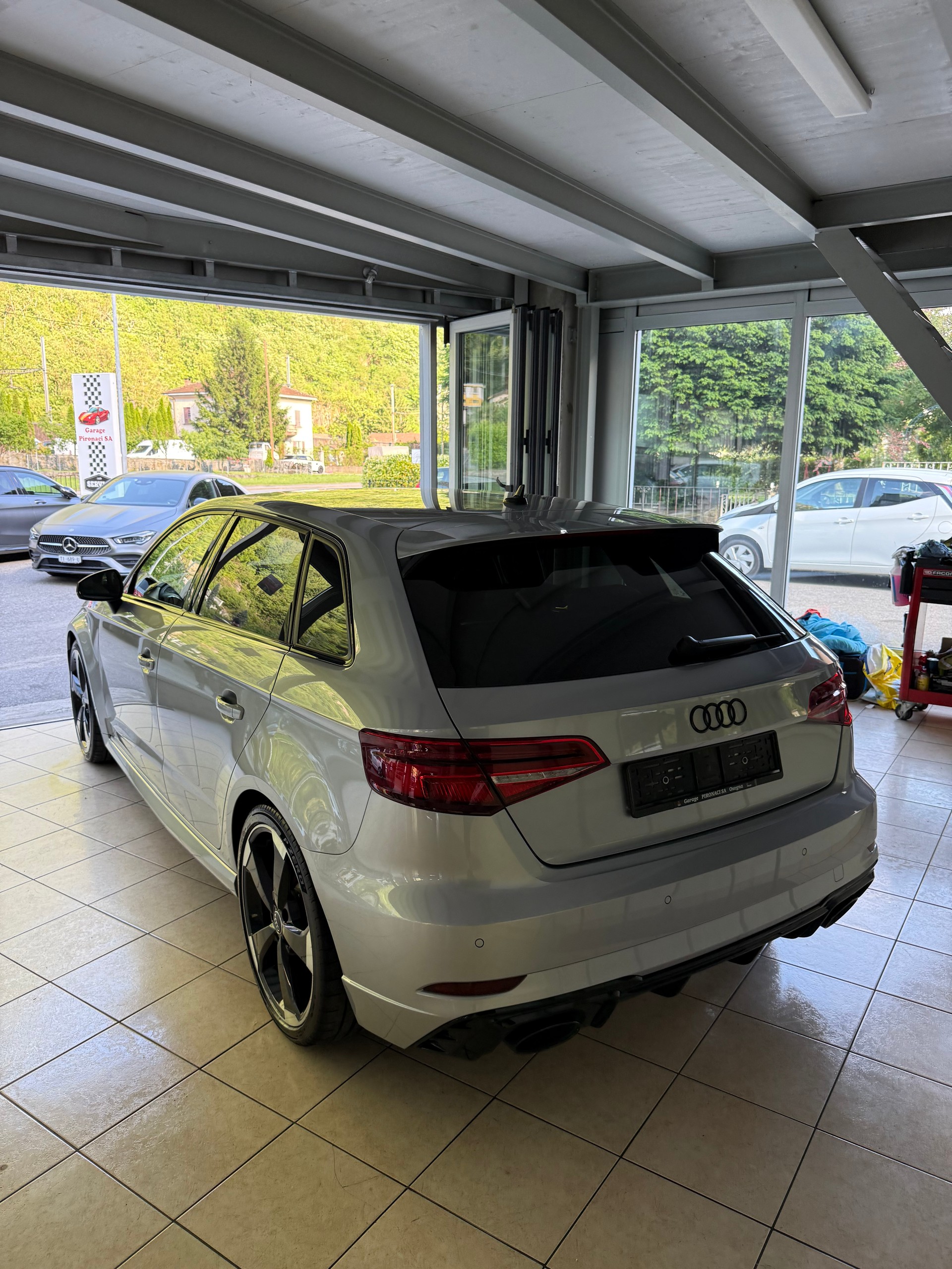 AUDI RS3 Sportback 2.5 TSI quattro S-tronic-image-4