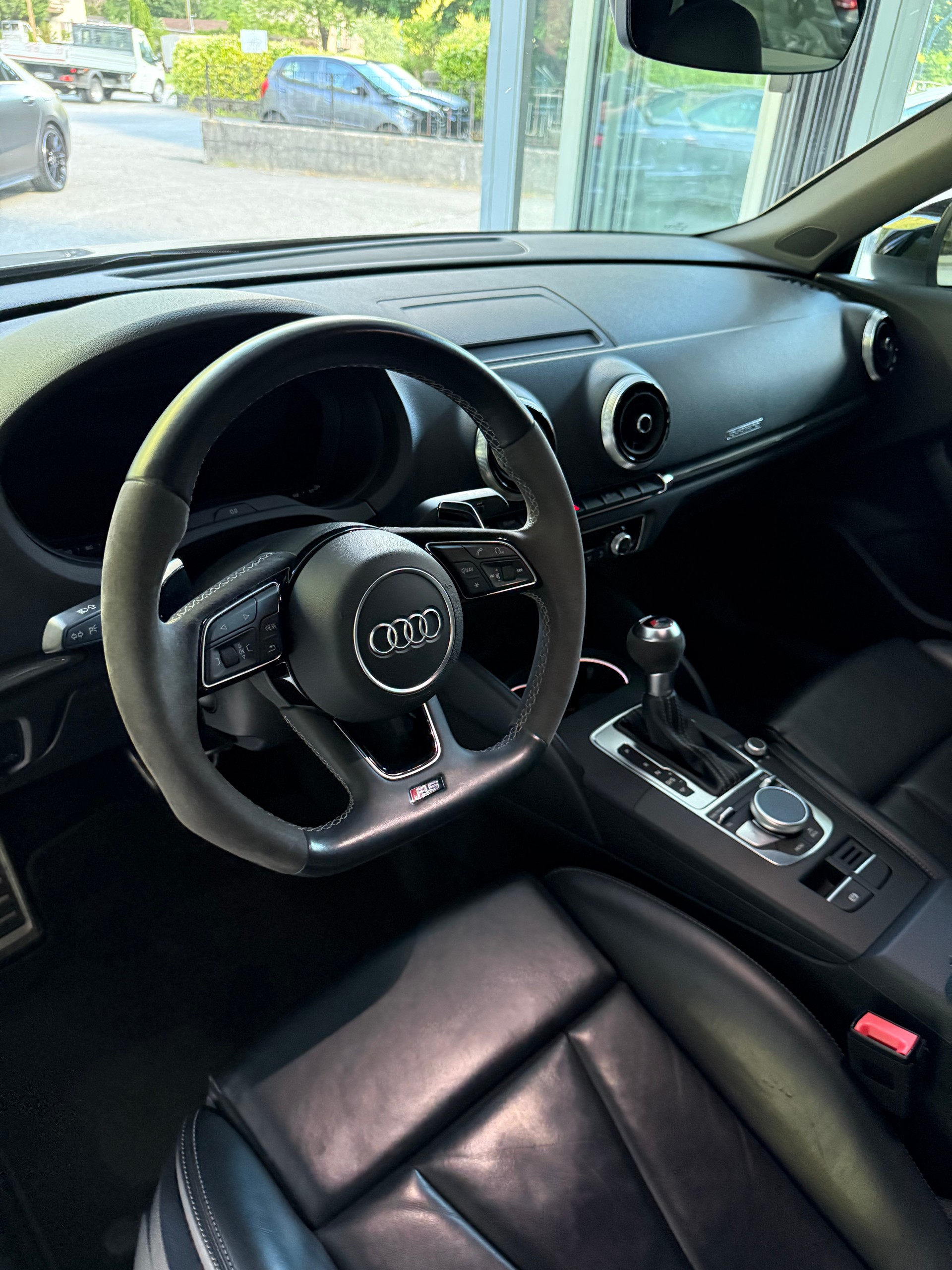 AUDI RS3 Sportback 2.5 TSI quattro S-tronic-image-8